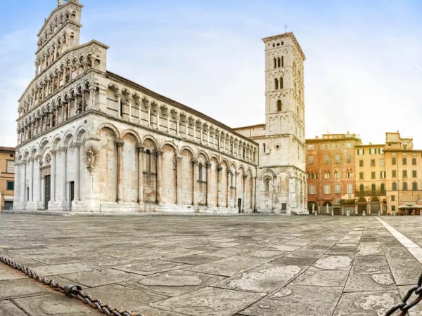 Pisa, Lucca and Tuscany Private Tour from Livorno
